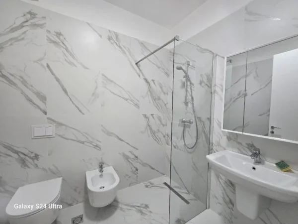Tirane, jepet me qera apartament 2+1+Ballkon Kati 3, 85 m² 850 € (Delijorgji)