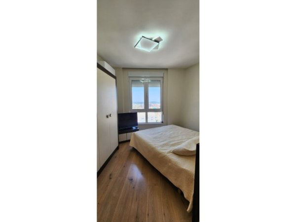 Tirane, jepet me qera apartament 2+1+2 Kati 12, 110 m² 650 € (Ish Parku)