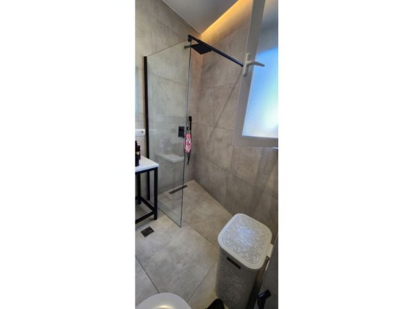 Tirane, jepet me qera apartament 2+1+2 Kati 12, 110 m² 650 € (Ish Parku)
