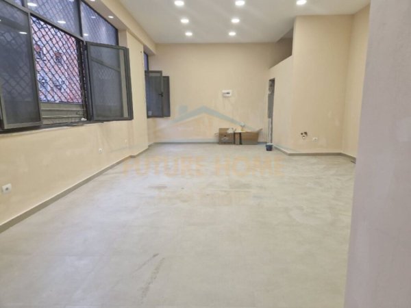 Tirane, jepet me qera ambjent biznesi Kati 1, 55 m² 900 € (Myslym Shyri)