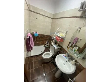 Tirane, shitet apartament 1+1 Kati 2, 93 m² 150.000 € (Liqeni i Thate, Tirane, AREA42754)