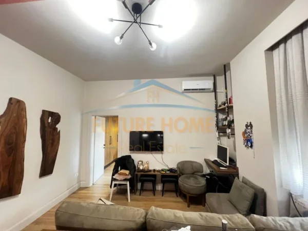 Tirane, shitet apartament 1+1 Kati 2, 49 m² 125.000 € (Pazari i Ri)