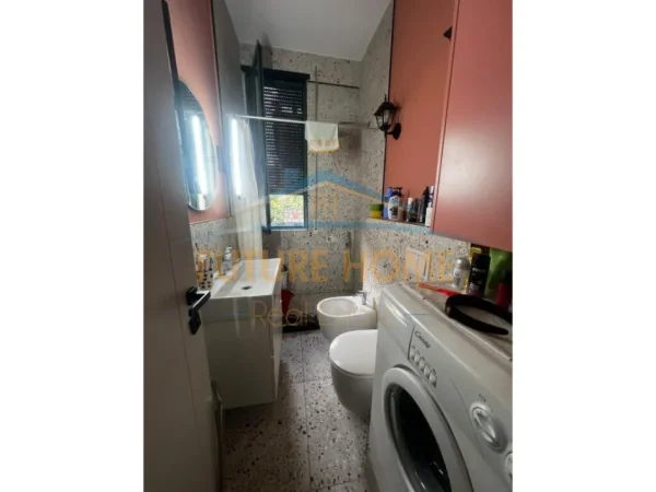 Tirane, shitet apartament 1+1 Kati 2, 49 m² 125.000 € (Pazari i Ri)
