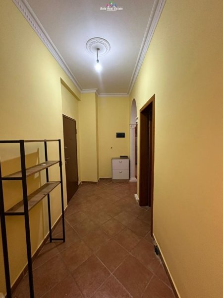 Tirane, jepet me qera apartament 1+1+Ballkon Kati 1, 75 m² 400 € (don bosko)