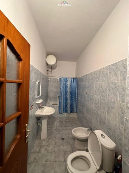 Tirane, jepet me qera apartament 1+1+Ballkon Kati 1, 75 m² 400 € (don bosko)