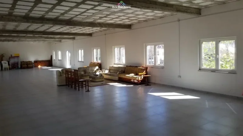 Tirane, jepet me qera magazine Kati 2, 232 m² 700 Euro (kashar)