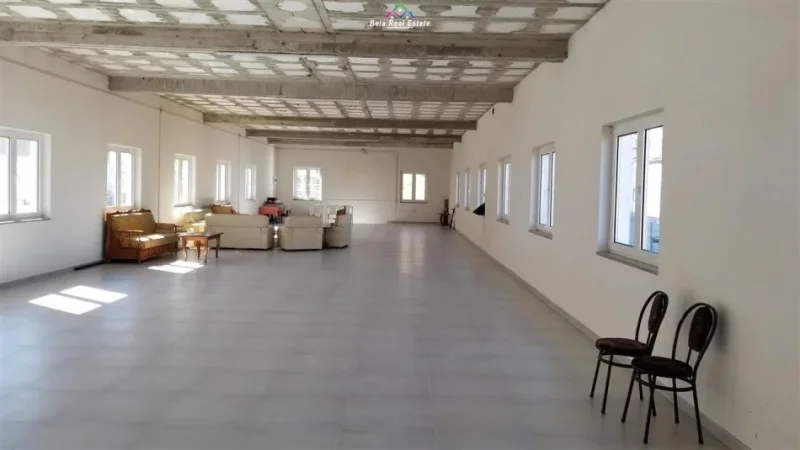 Tirane, jepet me qera magazine Kati 2, 232 m² 700 Euro (kashar)