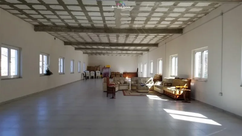 Tirane, jepet me qera magazine Kati 2, 232 m² 700 Euro (kashar)