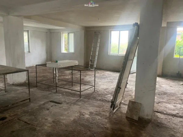 Tirane, jepet me qera magazine Kati 1,  120 m² 600 Euro (Kodra e Priftit)