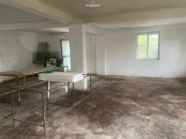 Tirane, jepet me qera magazine Kati 1,  120 m² 600 Euro (Kodra e Priftit)