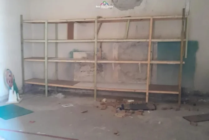 Tirane, jepet me qera magazine Kati 0, 90 m² 360 € (misto mame)