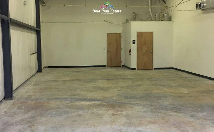 Tirane, jepet me qera magazine Kati 1, 170 m² 500 € (ish dogana)