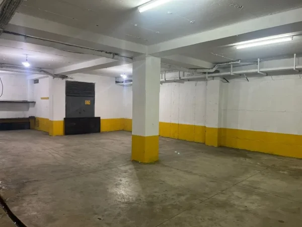 Tirane, jepet me qera magazine Kati -1, 125 m² 500 € (5 MAJI)