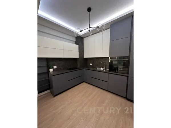 Tirane, shitet apartament Kati 6, 95 m² 173.000 € 
