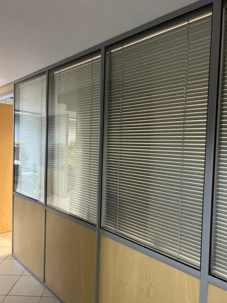 Tirane, jepet me qera dyqan Kati 0, 220 m² 2.500 Euro, 300M nga PAZARI I RI (Rruga Hoxha Tahsin)