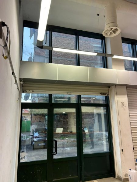 Tirane, jepet me qera dyqan Kati 0, 220 m² 2.500 Euro, 300M nga PAZARI I RI (Rruga Hoxha Tahsin)