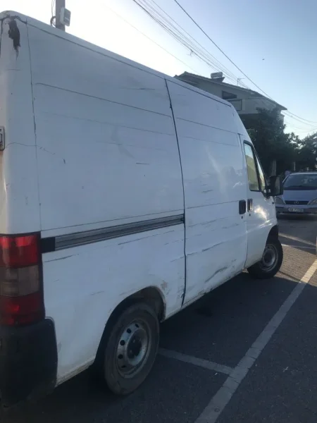 Tirane, shes Furgon Peugeot BOXER 2,5D Viti 1997