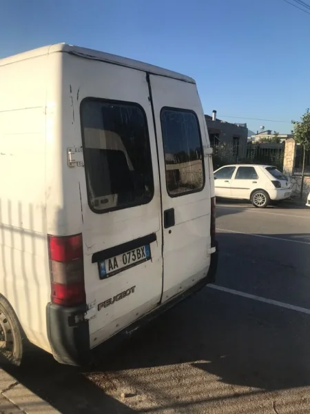 Tirane, shes Furgon Peugeot BOXER 2,5D Viti 1997