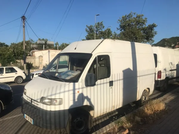 Tirane, shes Furgon Peugeot BOXER 2,5D Viti 1997