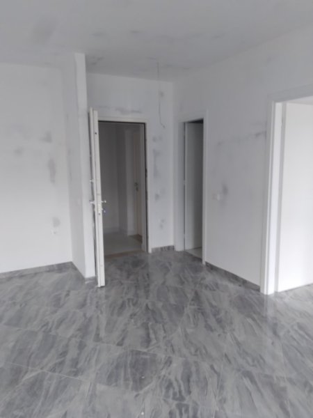 Korçe; Shes apartament ose jap me qera/for sale or for rent/zu verkaufen oder zu vermieten