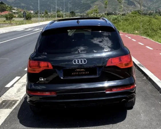 Elbasan, shitet SUV | Fuoristrad | Xhip Audi Q7 Nafte, e zeze automatik Klima 250 km 8.300 €