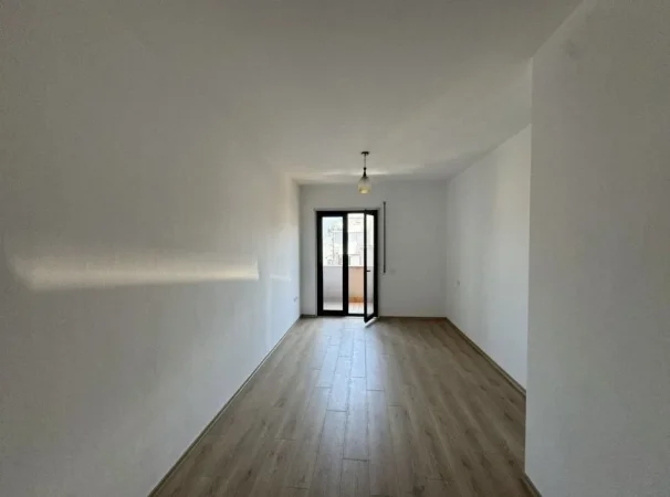 Tirane, jepet me qera ambjent biznesi Kati 9, 120 m² 1.100 € 