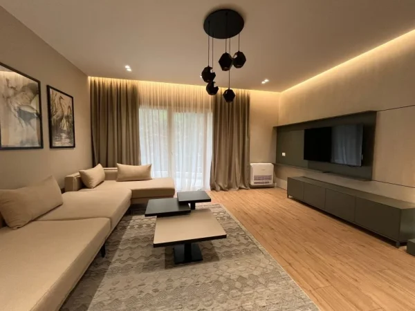 Tirane, shitet apartament 2+1 Kati 1, 115 m² 250.000 € (Kopshti Botanik)