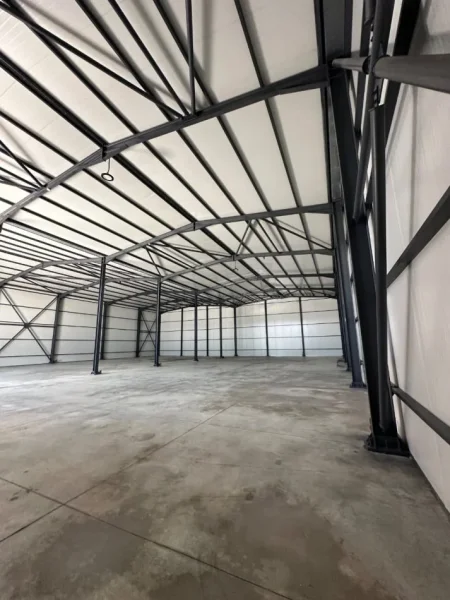 Tirane, jepet me qera ambjent biznesi Kati 0, 1.300 m² 3.500 € (Laknas)