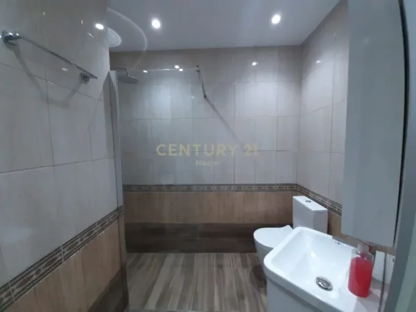 Tirane, jepet me qera apartament 1+1 Kati 2, 52 m² 400 € (bulevardi zhan dark)
