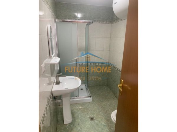 Tirane, jepet me qera ambjent biznesi Kati 1, 100 m² 1.000 € (Rruga e Bogdaneve)