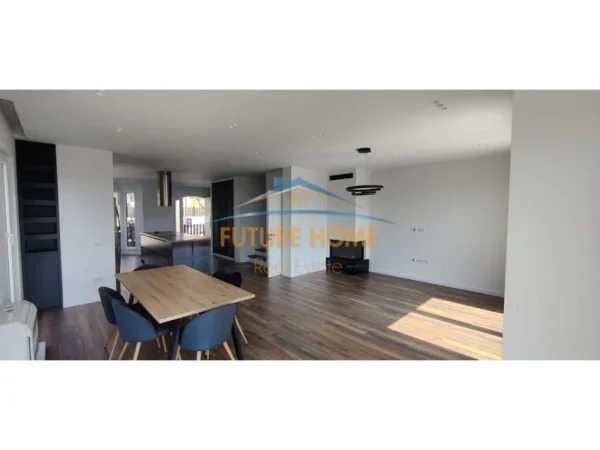 Tirane, jepet me qera Vile 4+1+Ballkon Kati 1, 168 m² 2.500 € (Farke)
