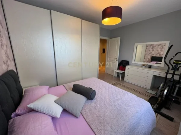 shitet apartament 2+1 Kati 3, 95 m² 220.000 € (liqeni i thate)