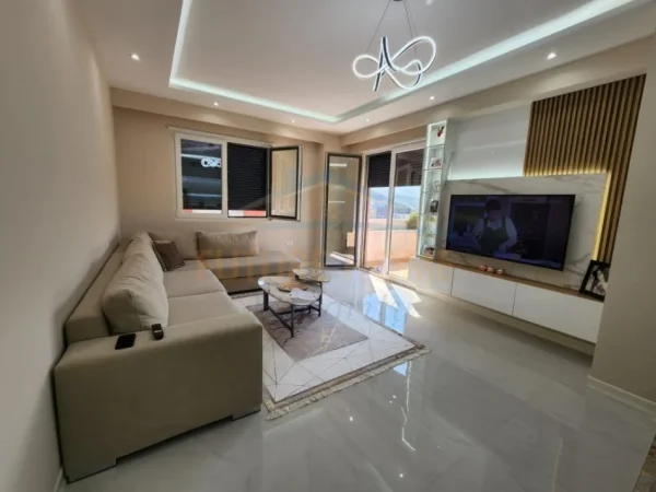Tirane, shitet apartament 2+1+Ballkon Kati 8, 105 m² 235.000 € (Ali Demi)