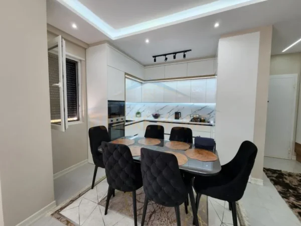 Tirane, shitet apartament 2+1+Ballkon Kati 8, 105 m² 235.000 € (Ali Demi)