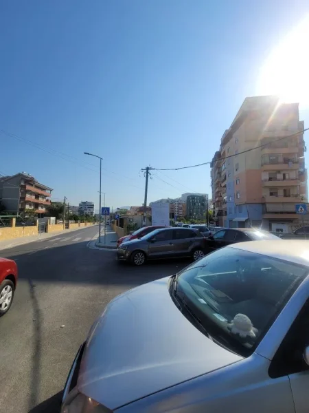 Tirane, jepet me qera truall , 115 m² (Kasem Qafzezi)