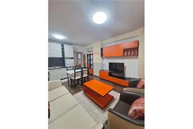 Tirane, jepet me qera apartament 1+1 , 60 m² 450 € (MARKO BOCARI - Tirana e Re)