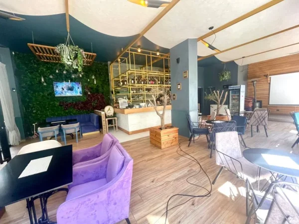 Tirane, shitet lokal Kati 0, 100 m² 350.000 € (Unaza e Re)