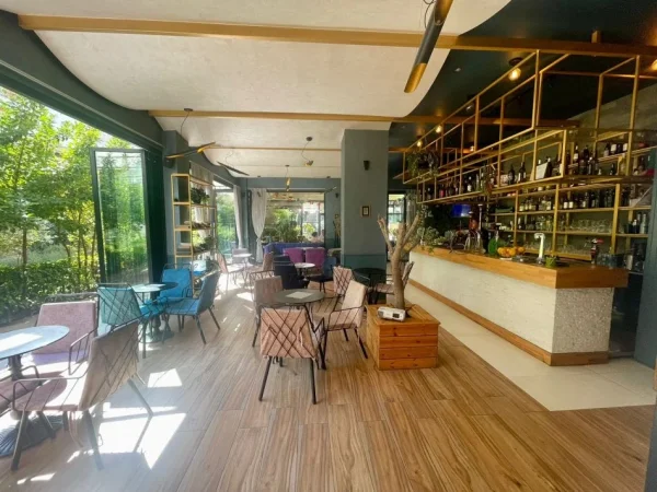 Tirane, shitet lokal Kati 0, 100 m² 350.000 € (Unaza e Re)