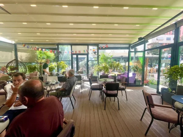 Tirane, shitet lokal Kati 0, 100 m² 350.000 € (Unaza e Re)