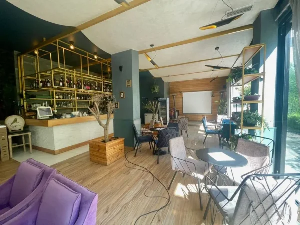 Tirane, shitet lokal Kati 0, 100 m² 350.000 € (Unaza e Re)