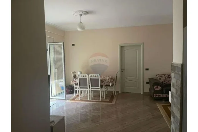 Tirane, jepet me qera apartament 1+1 Kati 7, 100 m² 450 € (Laprakë - Spitali Hygea)