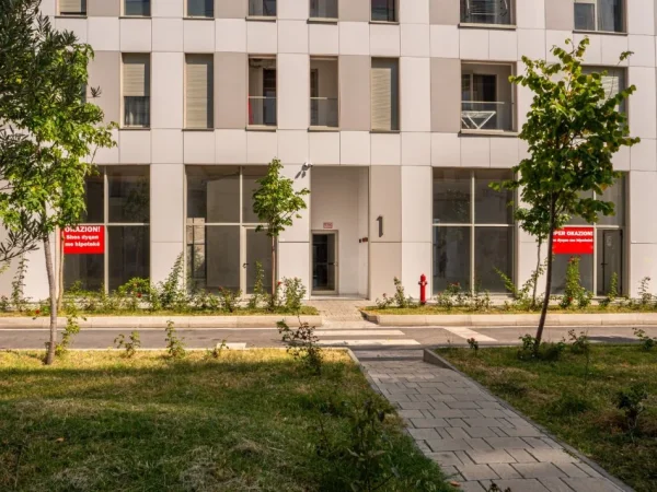 Tirane, shes dyqan Kati 1, 124 m² 124.000 € (Siri Kodra)