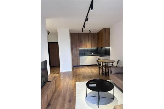 Tirane, jepet me qera apartament 1+1 , 60 m² 500 € (Shkolla e Bashkuar)
