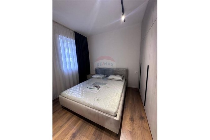 Tirane, jepet me qera apartament 1+1 , 60 m² 500 € (Shkolla e Bashkuar)