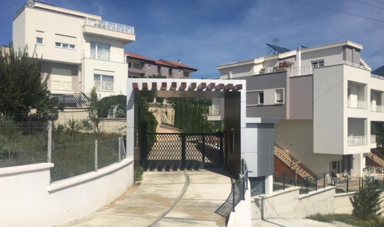 Tirane, shitet 3+1 , 196 m² 680.000 € (FARKE)