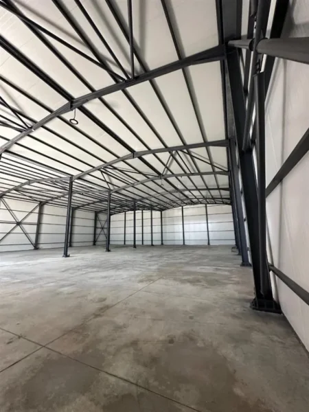 Tirane, jepet me qera magazine Kati 0, 1.400 m² 3.000 € (PRANE RRUGES SE RINASIT)