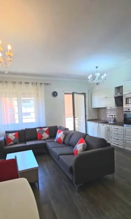 Tirane, jepet me qera apartament 3+1 Kati 8, 140 m² 1.000 € (Delijorgji)