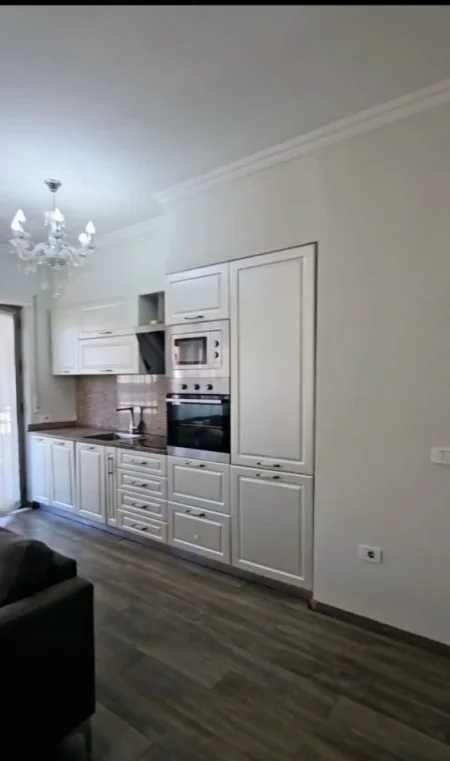 Tirane, jepet me qera apartament 3+1 Kati 8, 140 m² 1.000 € (Delijorgji)