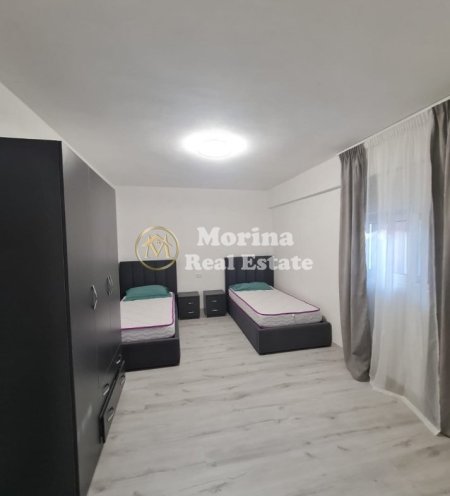 Tirane, jepet me qera apartament 2+1 Kati 2, 100 m² 800 € (Libri Universitar)