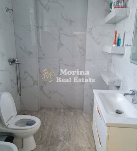 Tirane, jepet me qera apartament 2+1 Kati 2, 100 m² 800 € (Libri Universitar)